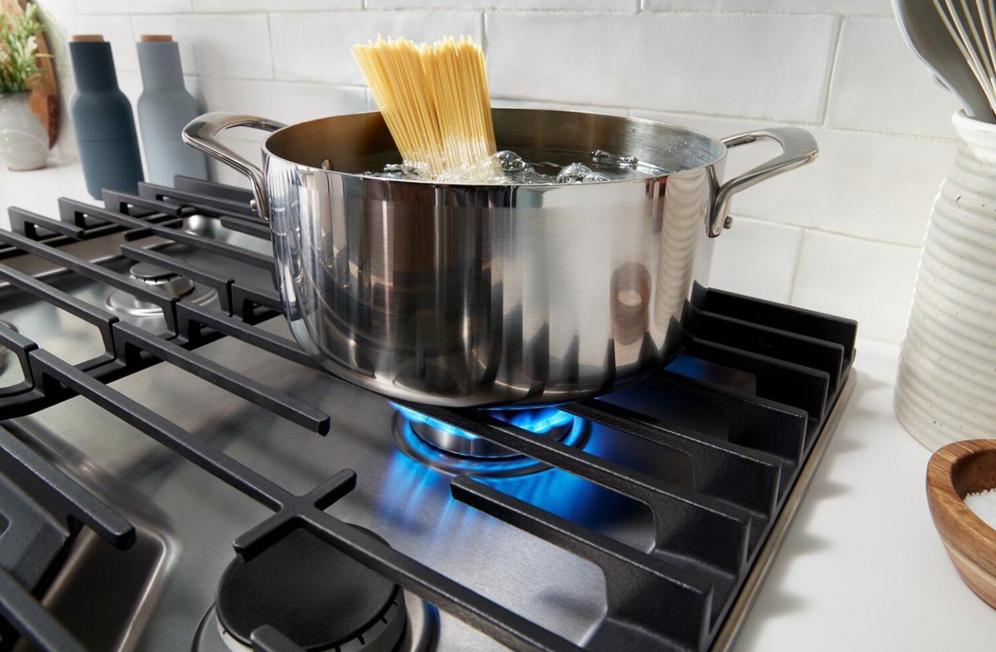 Whirlpool 30 Surface de cuisson à gaz avec grilles en fonte à charnières EZ-2-Lift™ - WCGK5030PS | Surface de cuisson à gaz Whirlpool de 30 po avec grilles en fonte à charnières EZ-2-LiftMC - WCGK5030PS | WCGK530S