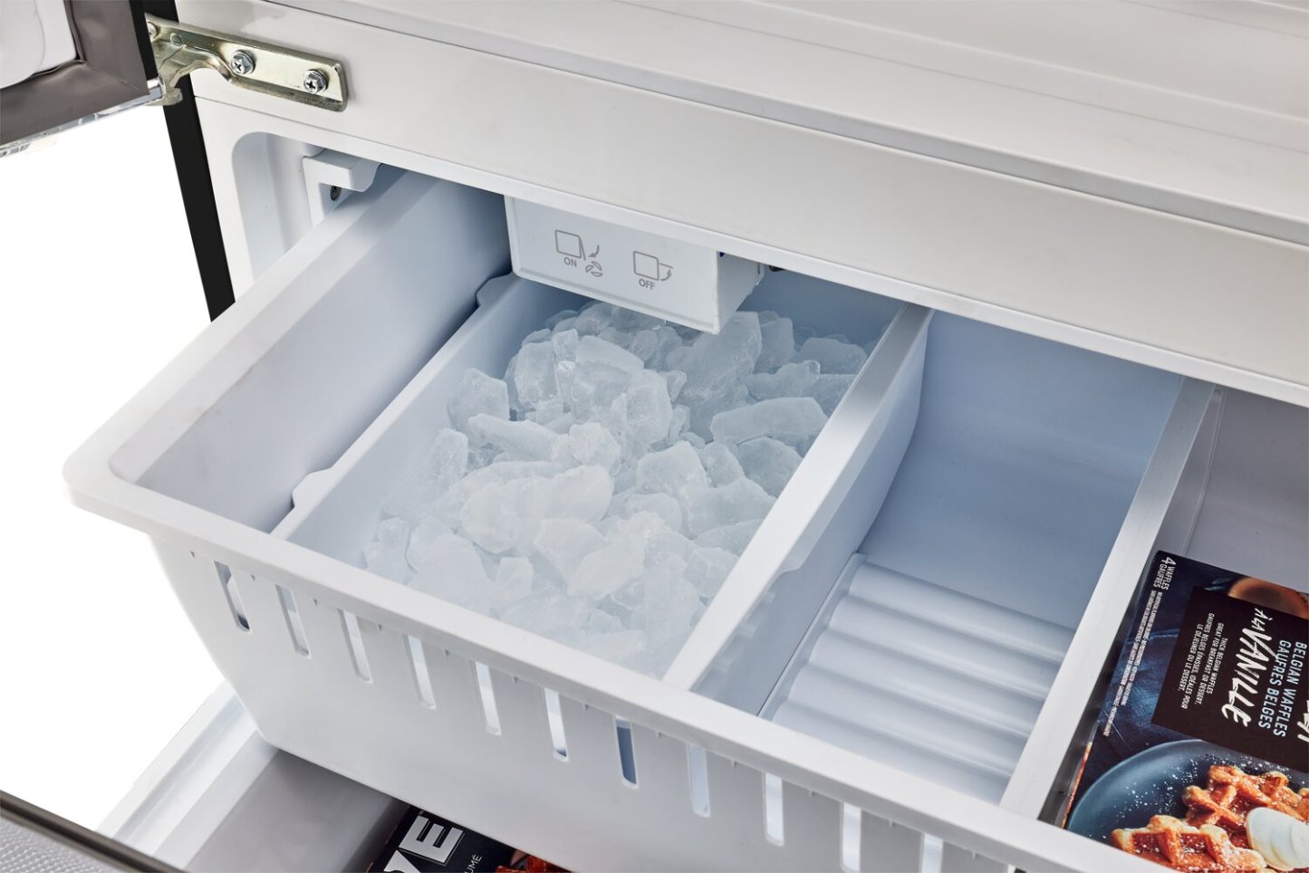 Réfrigérateur Classic Rétro par Unique de 36 po et de 21,4 pi3 de profondeur comptoir - noir minuit - UGP-595L B AC | U595LBAC