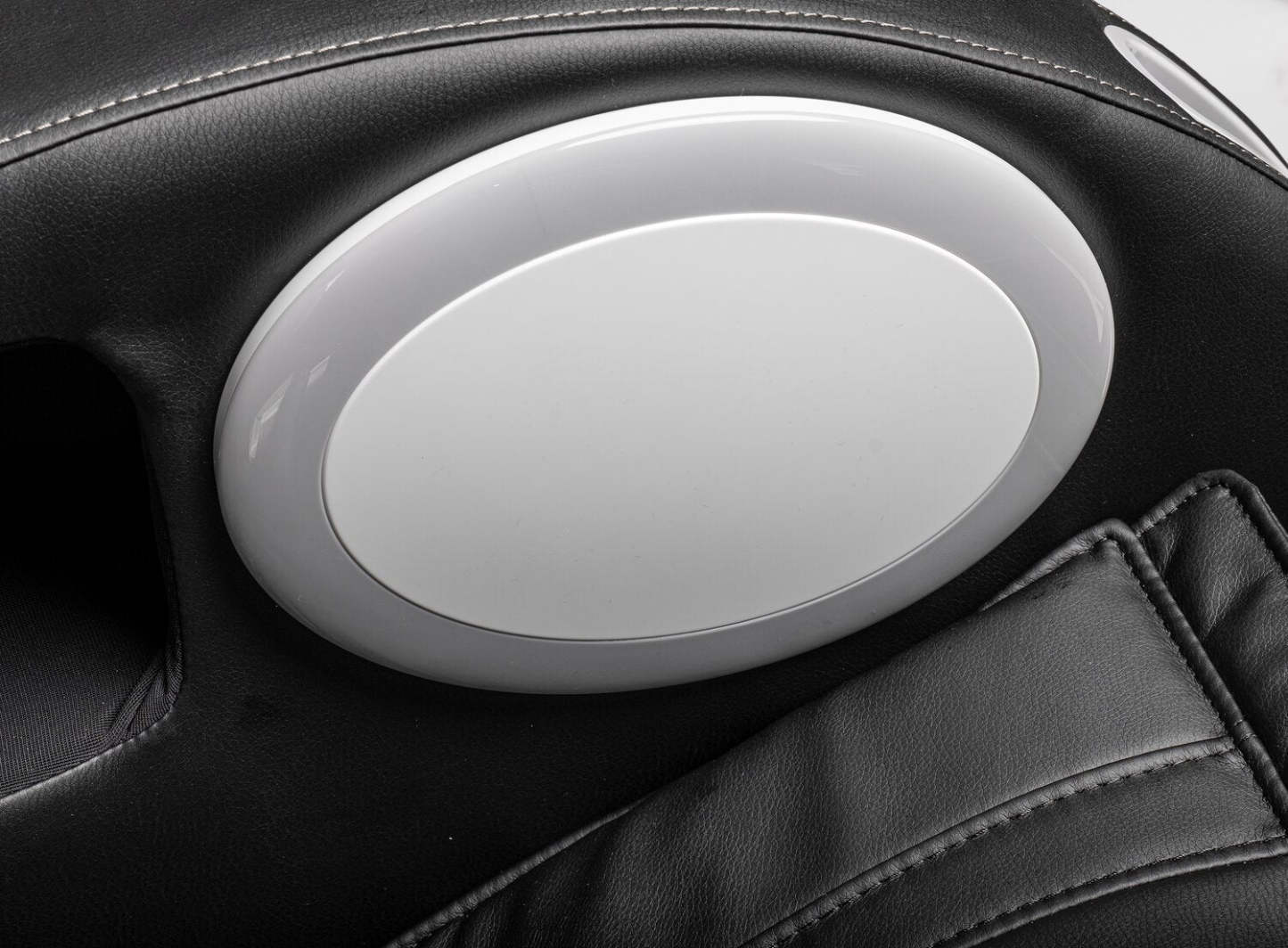 Fauteuil de massage Urban de Panasonic de 29,5 po en tissu d’apparence cuir avec Bluetooth et port USB - noir