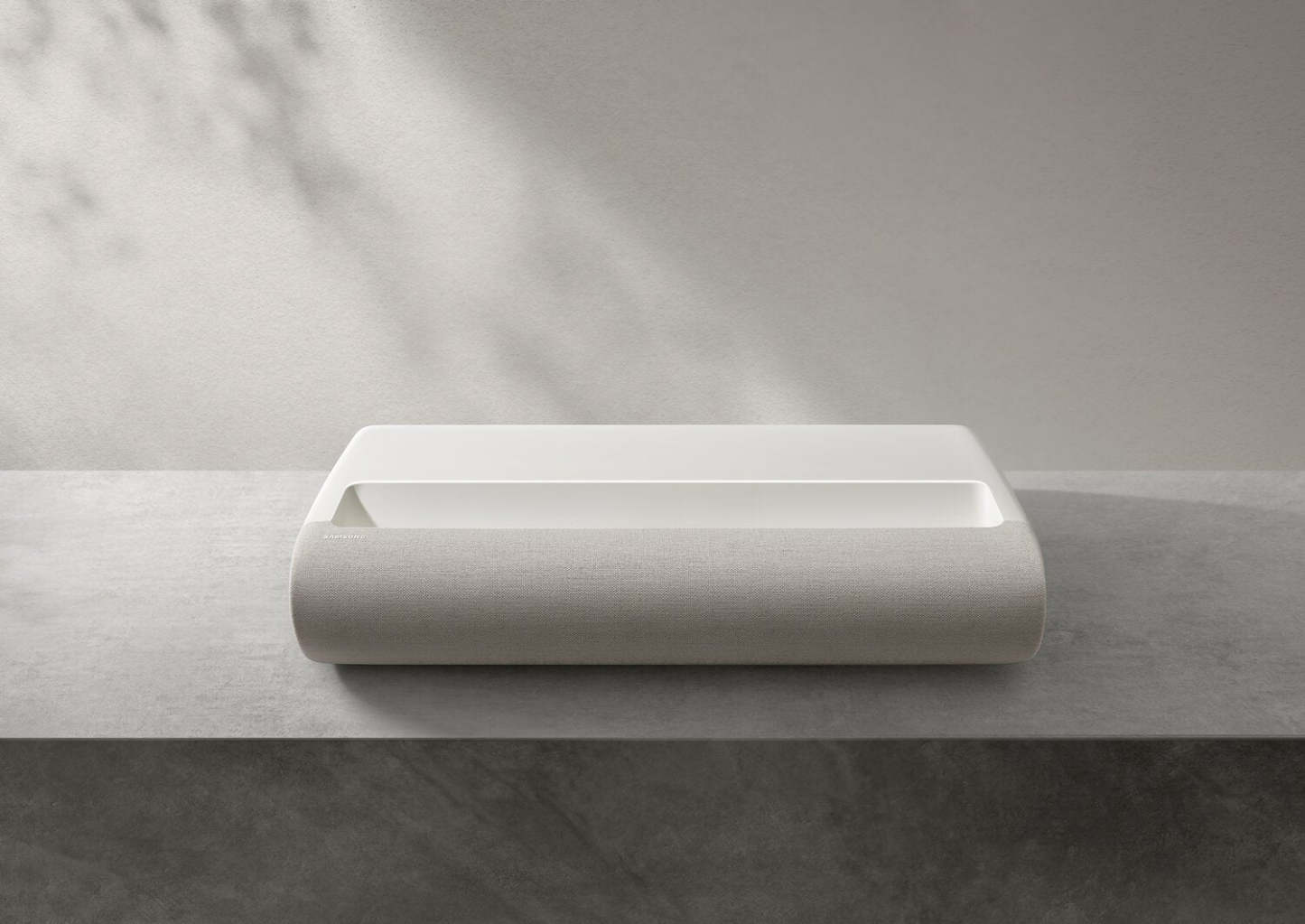 SAMSUNG The Premiere 4K Quantum HDR Dolby Atmos® Ultra Short Throw 3450 Lumen Projector (SP-LPU9DSAXXZC) | Projecteur à ultra-courte portée La Première de Samsung 4K de 3450 lumens avec Quantum HDR et Dolby Atmos (SP-LPU9DSAXXZC)