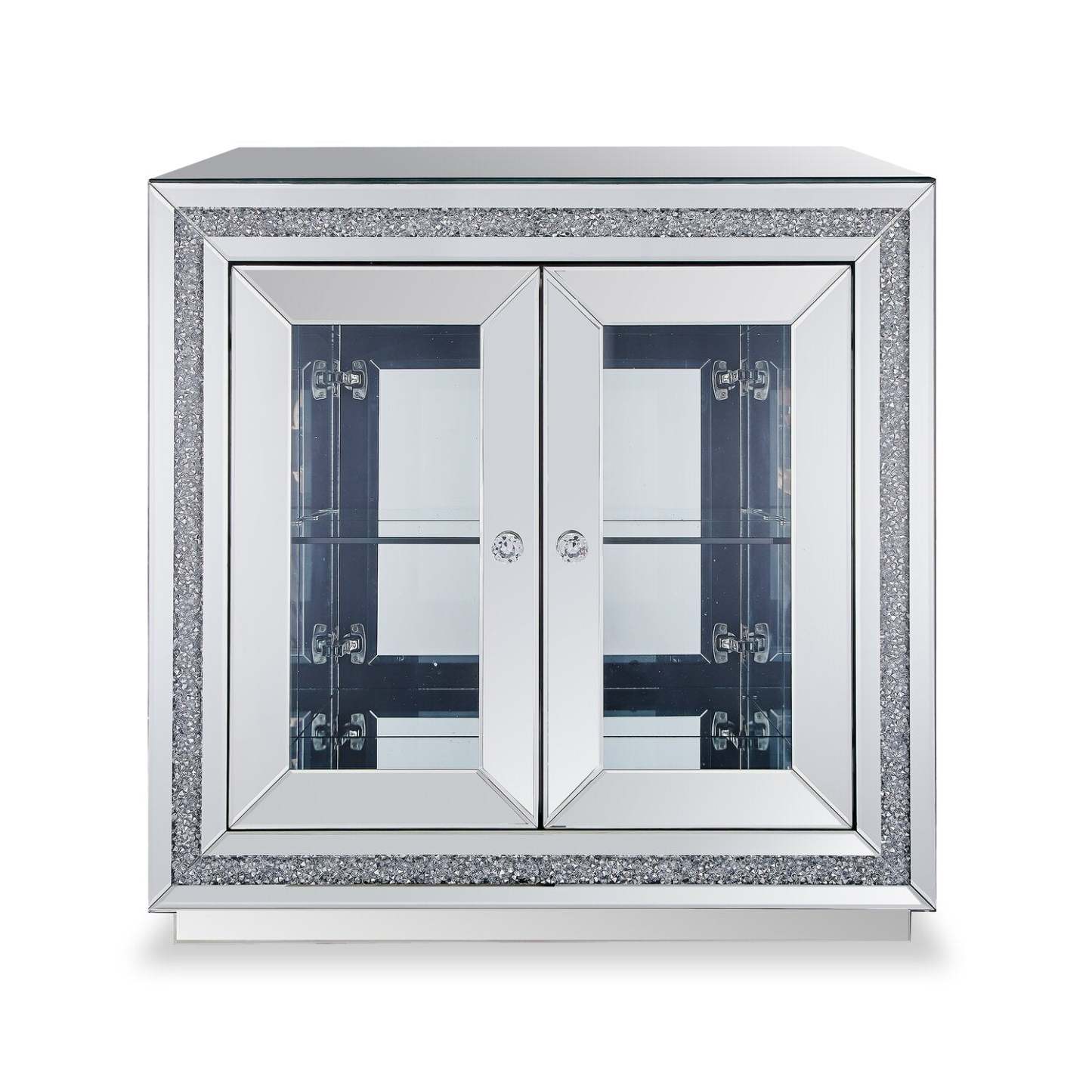 Armoire d'appoint Roxie 31,5" avec portes en verre et éclairage LED - Argent | Armoire décorative Roxie de 31,5 po avec portes en verre et éclairage à DEL - argentée | ROXIEACC