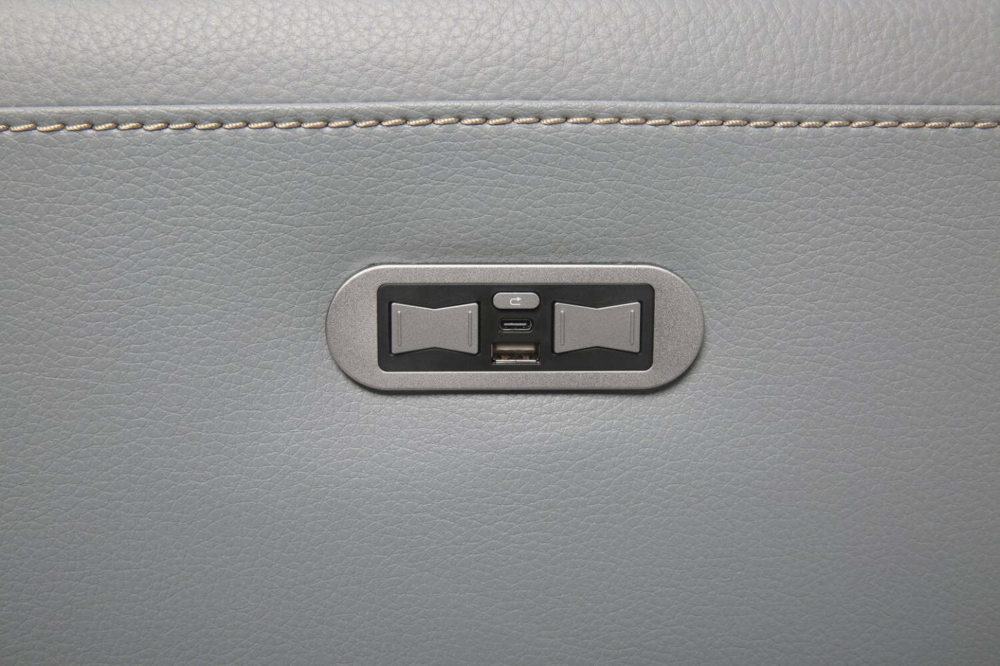 Sofa sectionnel à inclinaison électrique Geneva 3 pièces en cuir véritable avec appuie-têtes électriques et port USB - bleu piscine