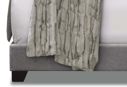 Lit rembourré Candace en tissu velours gris, capitonné avec boutons - King Size | Lit rembourré Candace en tissu de velours gris avec capitonnage à boutons - format très grand lit