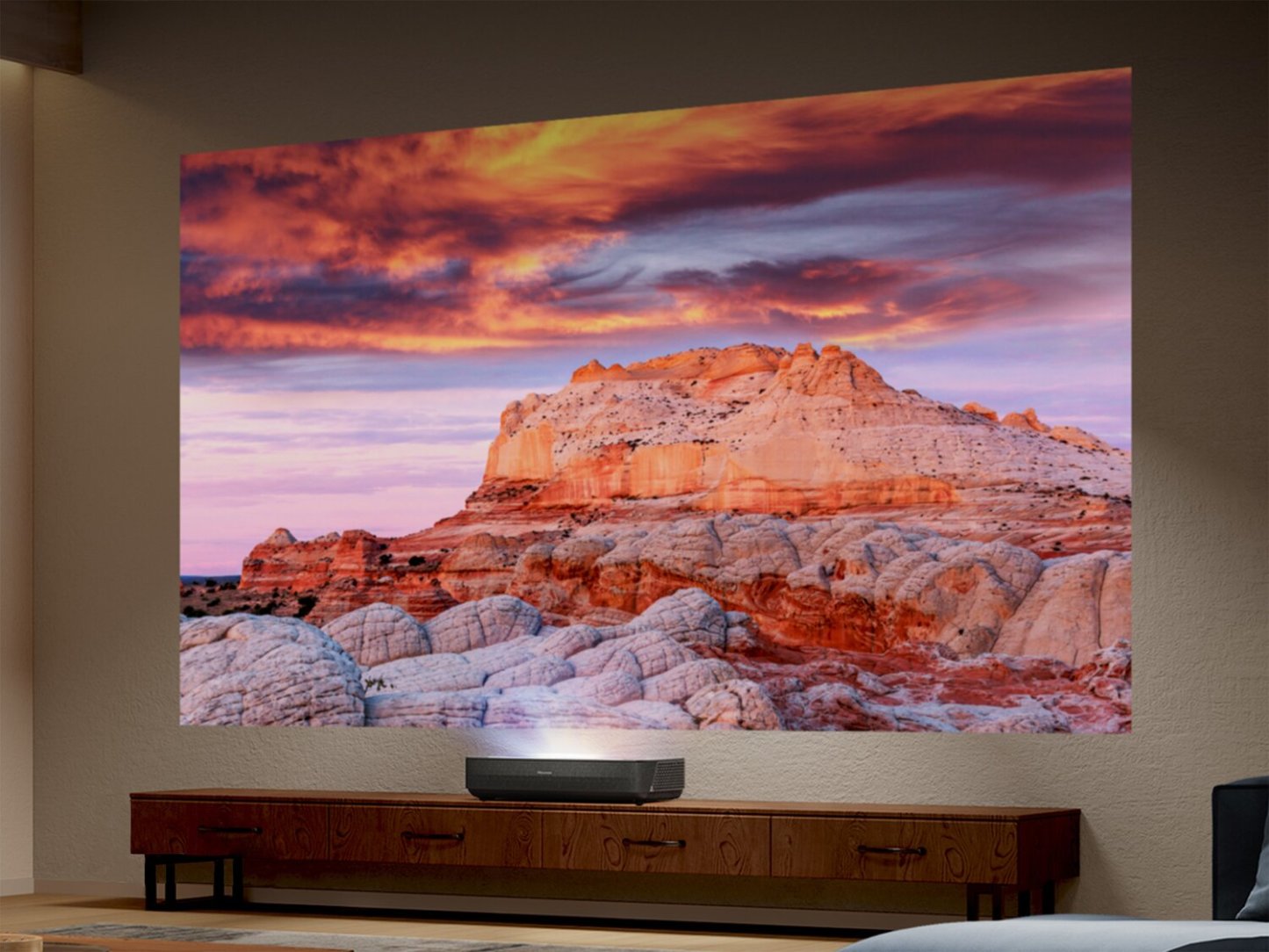 HISENSE 80 - 150 PL2 Projecteur laser intelligent à focale ultra courte 4K UHD Google (PL2) | Projecteur cinéma laser à ultra-courte portée HISENSE PL2 4K de 80 po à 150 po avec Google TVMC (PL2)