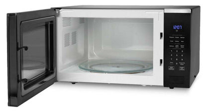 Bain à remous 1,6 Cu. Fort. Micro-ondes de comptoir avec cuisson par capteur - YWMCS7022SS | Four à micro-ondes de comptoir Whirlpool de 1,6 pi3 avec cuisson par capteur - YWMCS7022SS