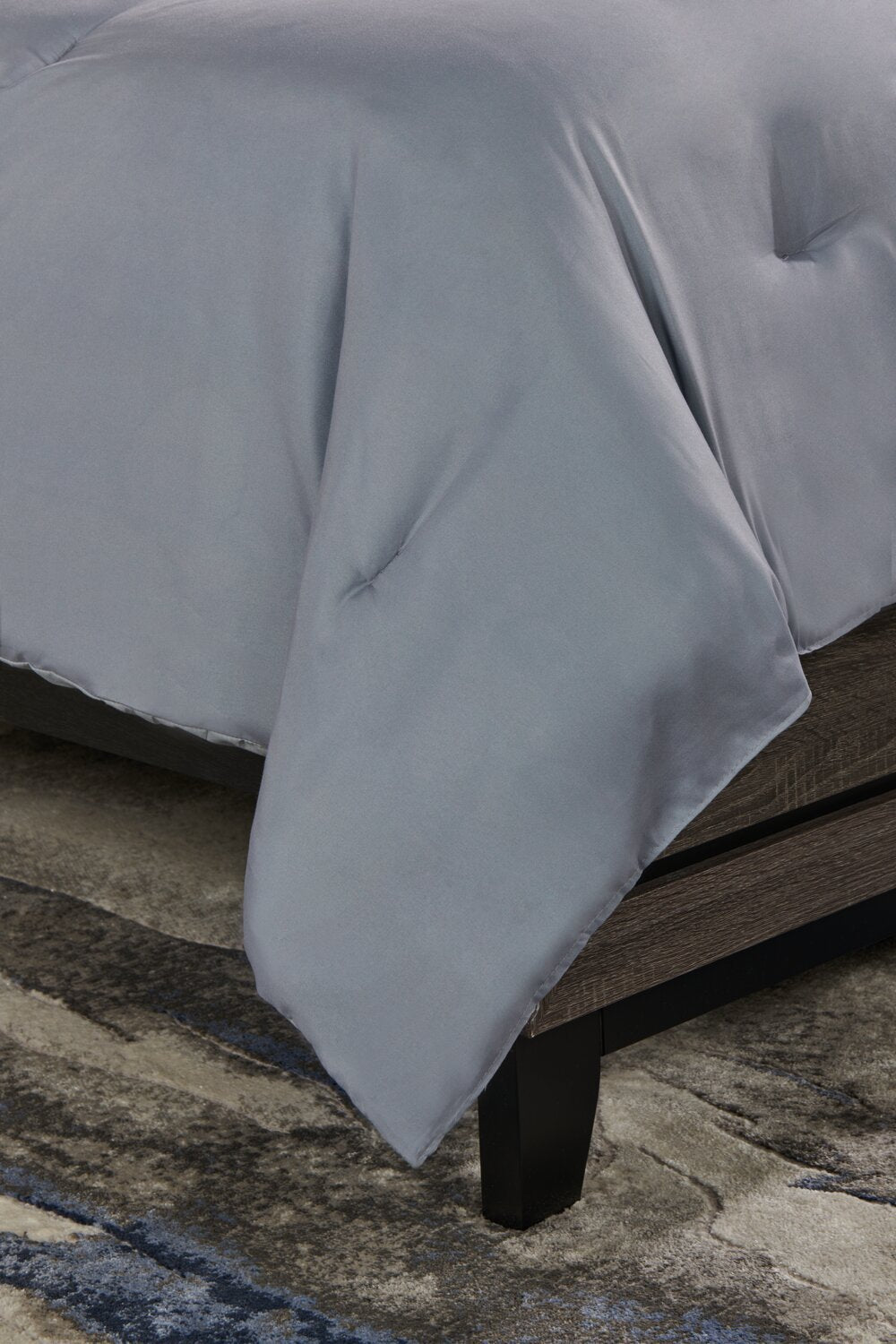 Arista 4-Piece Full/Queen Comforter Set - Grey | Ensemble d'édredon Arista 4 pièces pour lit double ou grand lit - gris