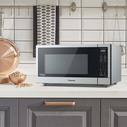 Panasonic 1,6 Cu. Fort. Four à micro-ondes de comptoir à onduleur cyclonique - NNST74LSC | Four à micro-ondes de comptoir Panasonic de 1,2345 pi3 avec technologie InverterMD à cyclones - NNST74LSC | NNST74LC