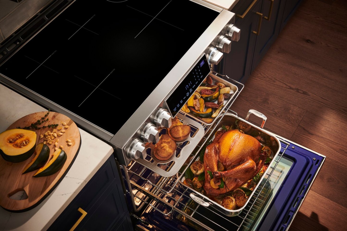 Cuisinière intelligente à induction LG Studio de 6,3 pi³ avec hublot InstaViewMD et friture à air - Acier inoxydable résistant aux taches …