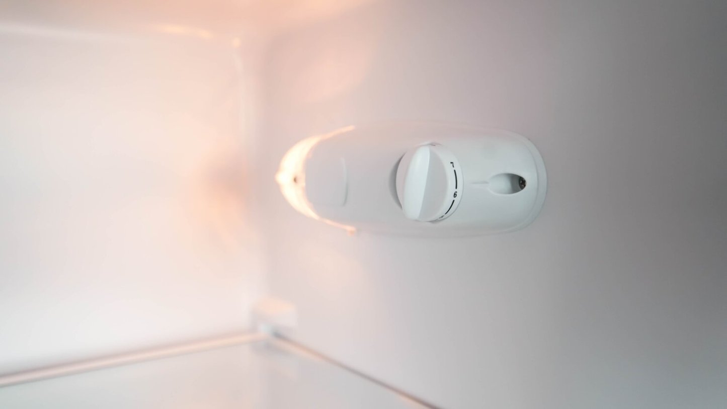 Danby 21,4 7,4 Cu. Fort. Réfrigérateur à congélateur supérieur - Blanc - DPF074B2WDB-6 | Réfrigérateur Danby de 7,4 pi³ et de 21,4 po à congélateur supérieur - blanc - DPF074B2WDB-6