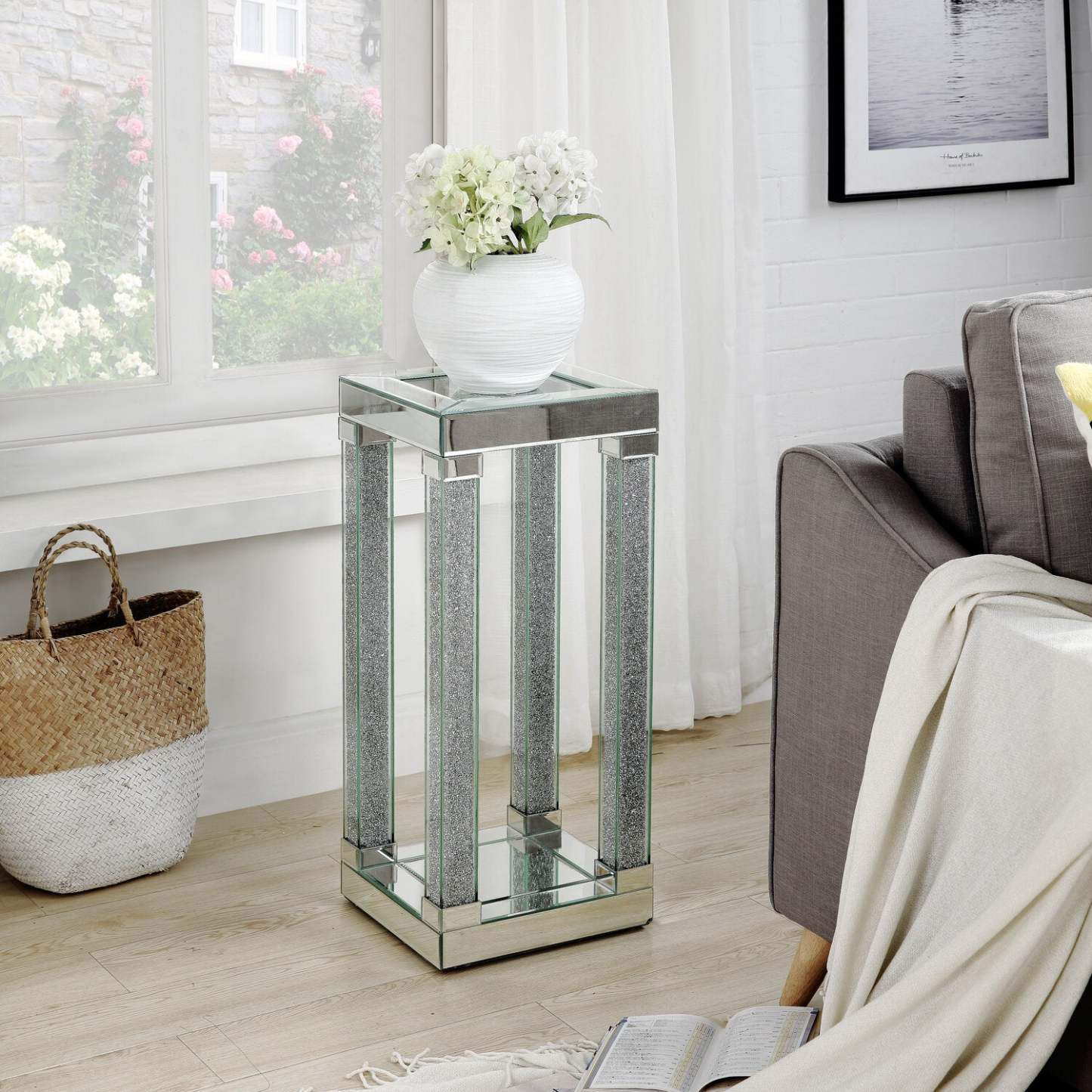Berni 12 Glam Mirror &amp; Glass Top Chairside Table with Shelf - Silver Metal with Diamond Look Legs|Table de fauteuil somptueuse Berni de 12 po avec dessus en miroir et en verre et tablette - métal argenté avec pattes à apparence de diamant
