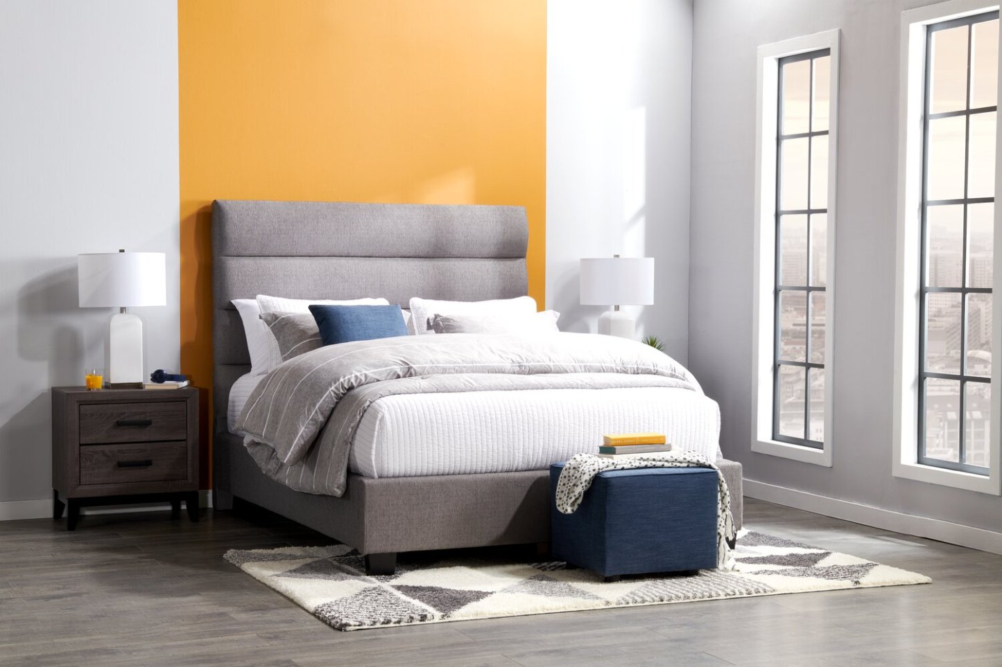 Lit rembourré Naya en tissu gris, capitonné - Queen Size | Lit rembourré Naya en tissu gris capitonné - format grand lit