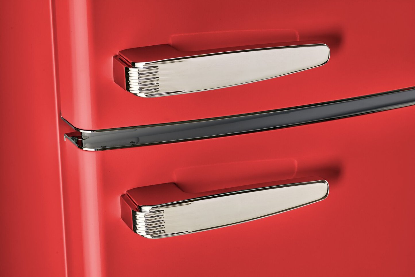 Unique Classique Rétro 24 11 Pi Cu. Réfrigérateur à congélateur supérieur – Rouge bonbon - UNQ-310L R TM | Réfrigérateur Classic Rétro d'Unique de 24 po et de 11 pi3 à congélateur supérieur - rouge bonbon - UNQ-310L R TM