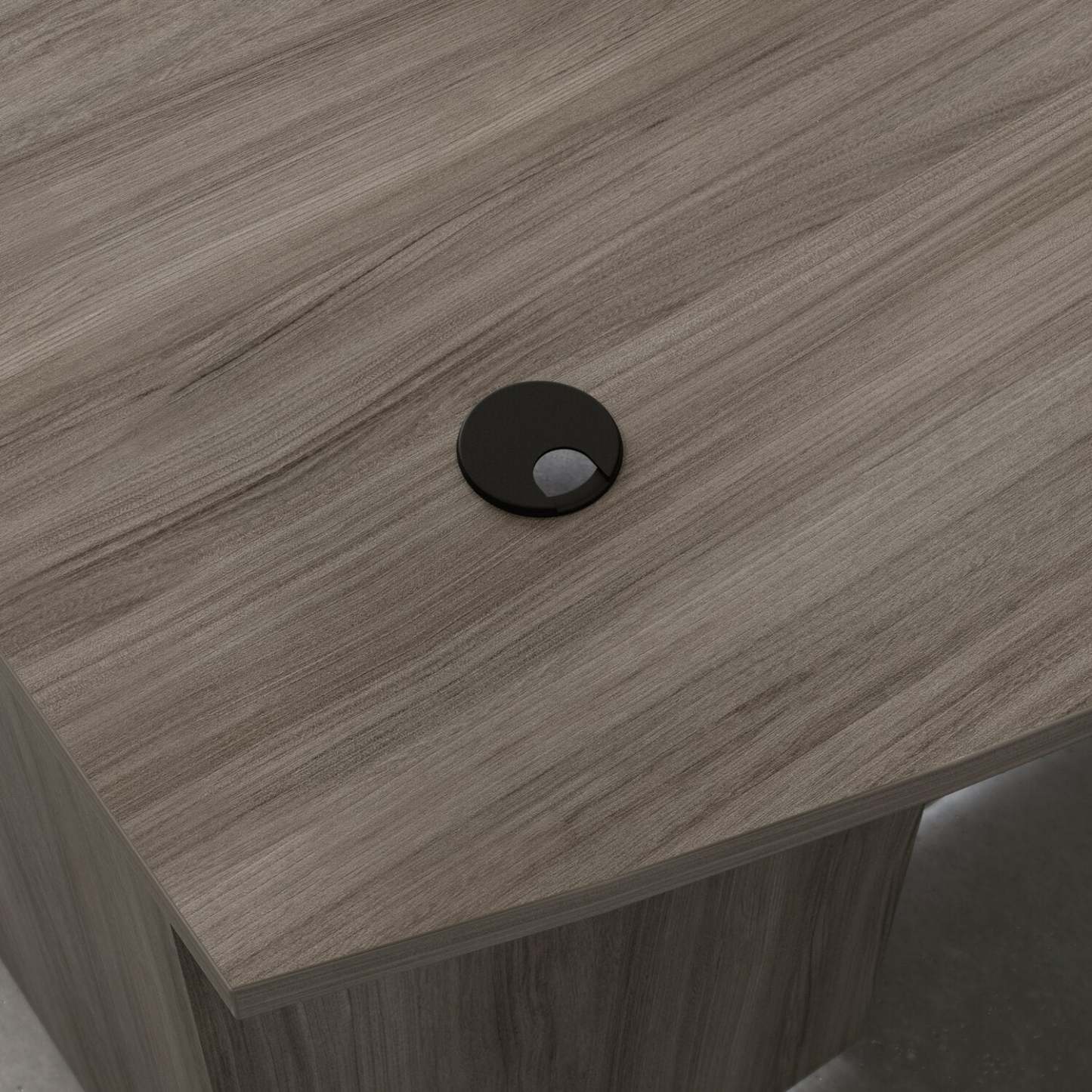 Affirm 71.10 Commercial Grade Office Desk - Hudson Elm|Bureau Affirm de 71,10 po de qualité commerciale - orme Hudson