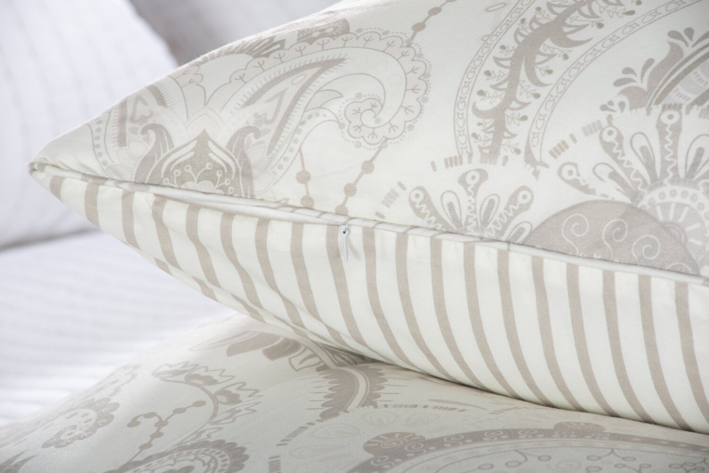 Ensemble d'édredon Indie Paisley 3 pièces pour lit double ou grand lit - Blanc|Ensemble d'édredon Indie Paisley 3 pièces pour lit double ou grand lit - blanc|PAISL3FQ