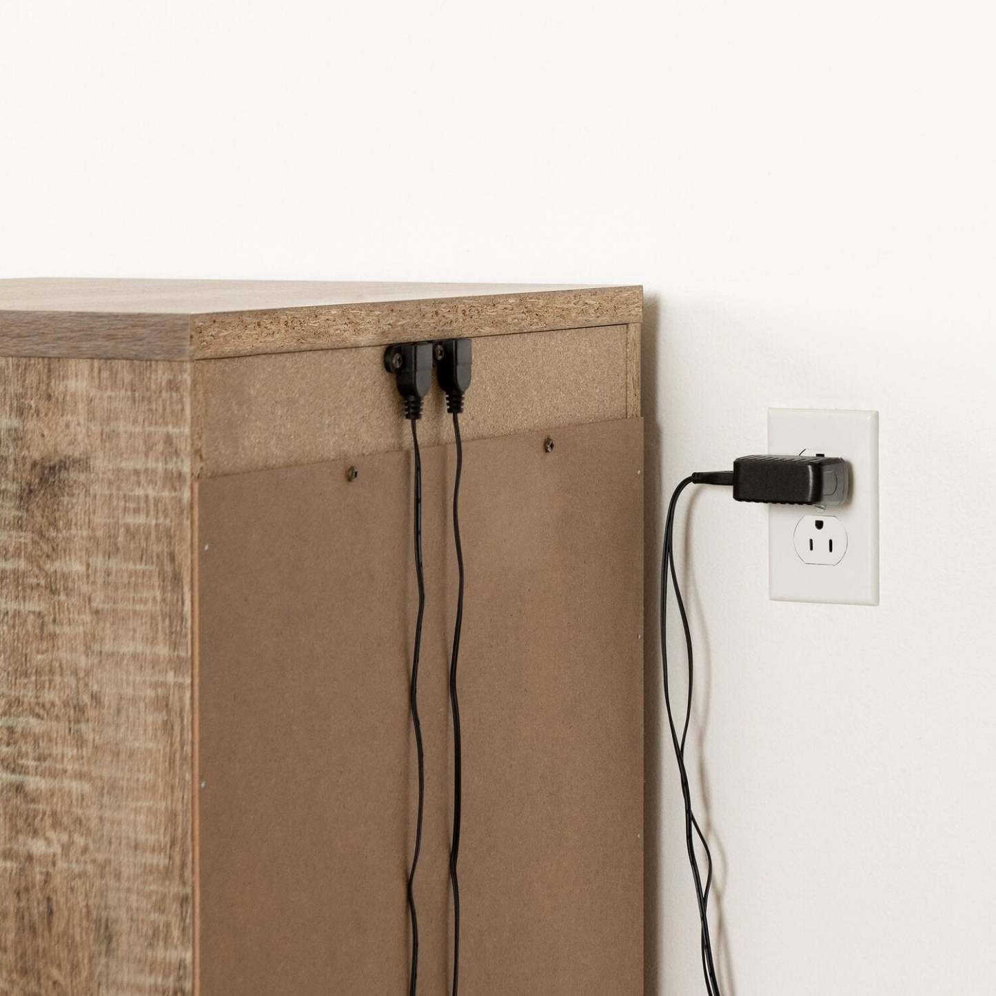 Table de chevet Everley à 2 tiroirs avec ports USB, 19,5 L x 22,5 - Marron | Table de nuit Everley de 19,5 po (L) x 22,5 po à 2 tiroirs avec ports USB - brune