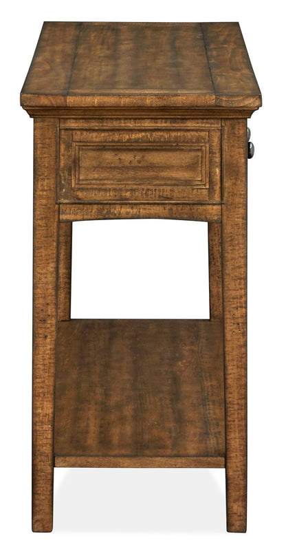 Table de canapé traditionnelle en pin Hanson 50" avec rangement - Muscade grillée | Table de salon traditionnelle Hanson de 50 po en pin - muscade grillée