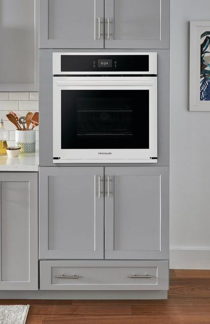 Frigidaire 27 3,8 pi³ Four mural simple électrique avec convection à ventilateur - blanc - FCWS2727AW | Four mural simple électrique Frigidaire de 3,8 pi³ et de 27 po avec convection à ventilateur - blanc…