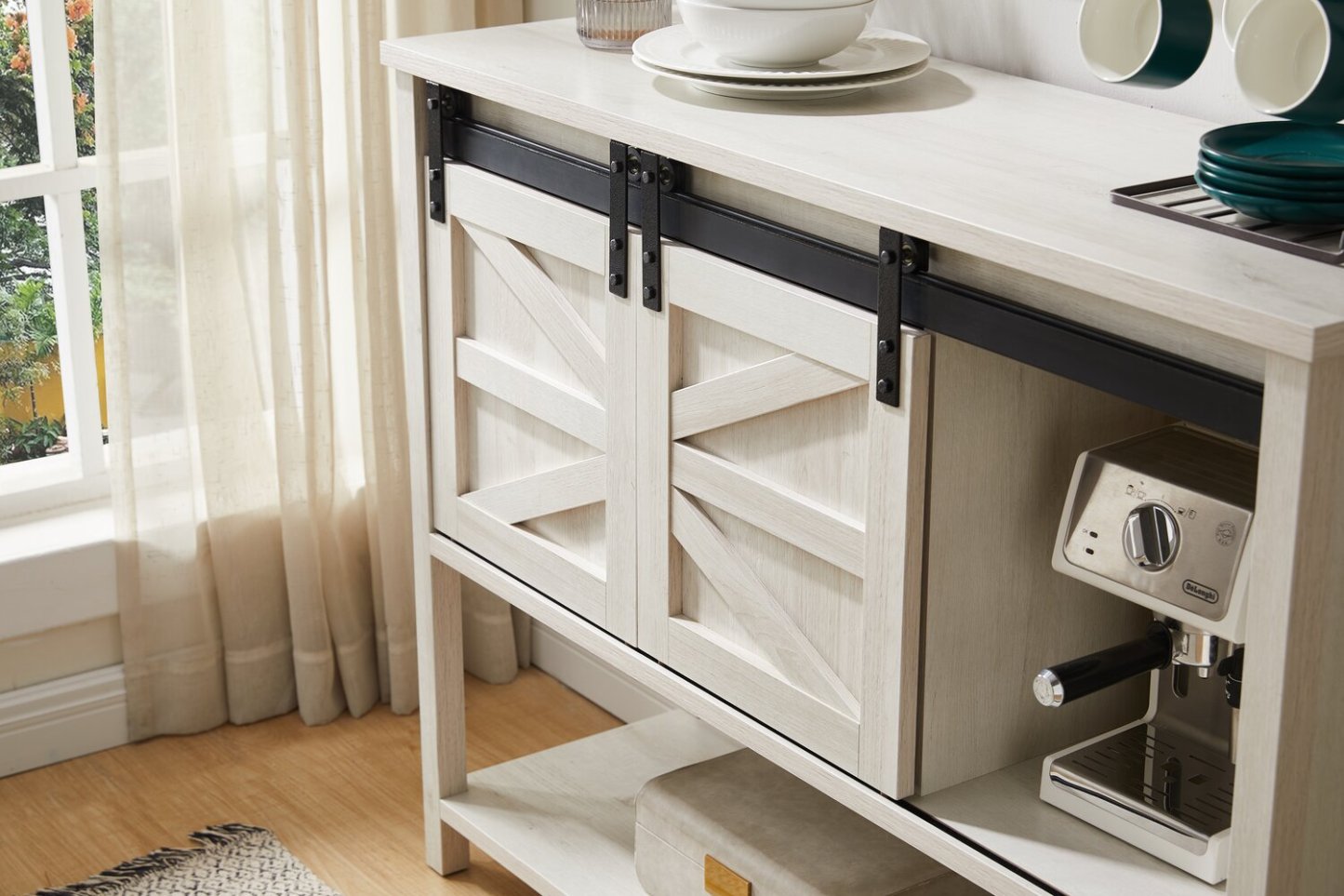 Corbin 47.25 Armoire d'appoint avec portes de grange coulissantes - Chêne blanc|Armoire décorative Corbin de 47,25 po avec portes de grange coulissantes - chêne blanc