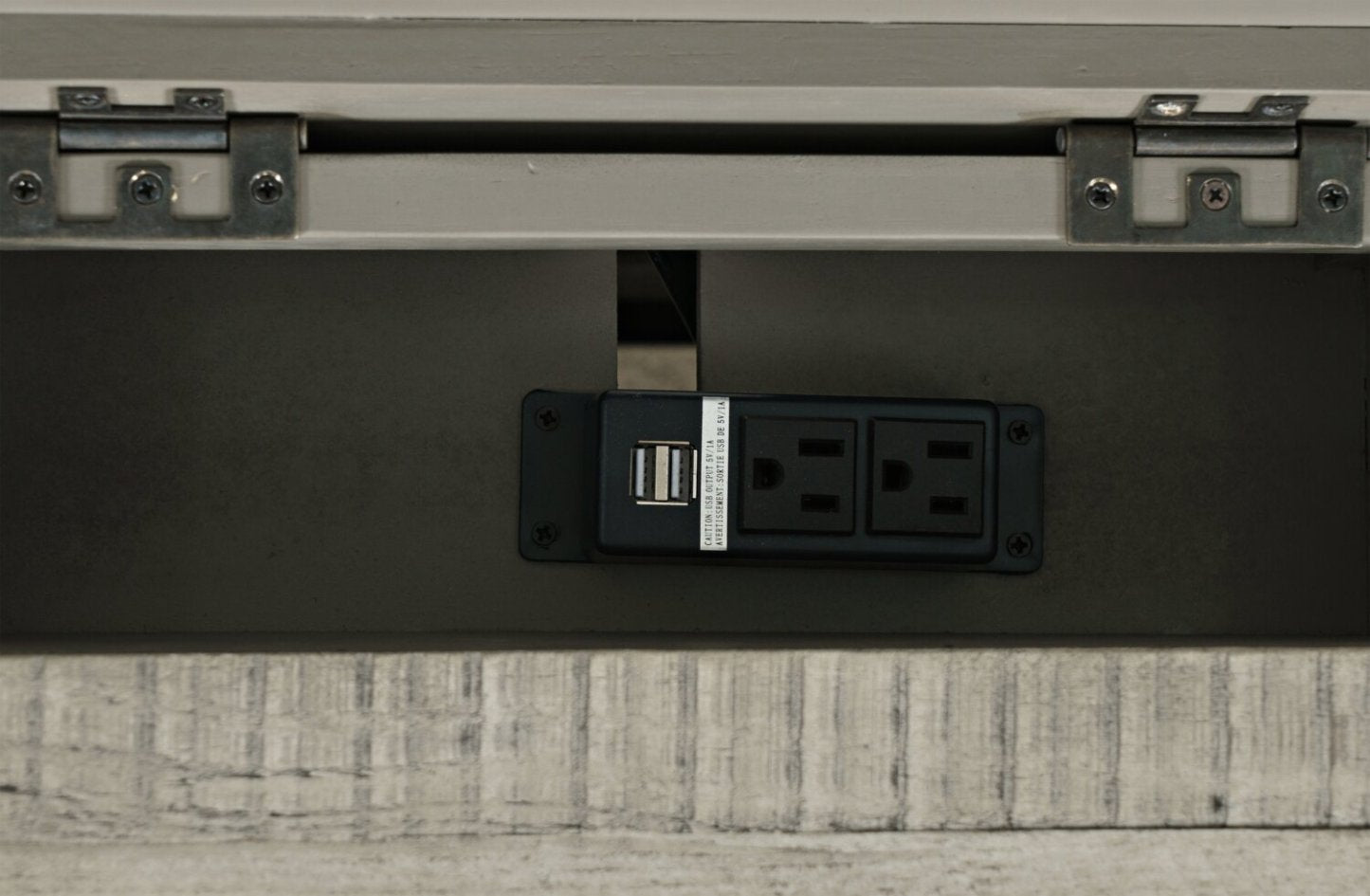 Colson 18 Rustic Chairside Table with Storage - Driftwood |Table de fauteuil rustique Colson de 18 po avec rangement - bois de grève