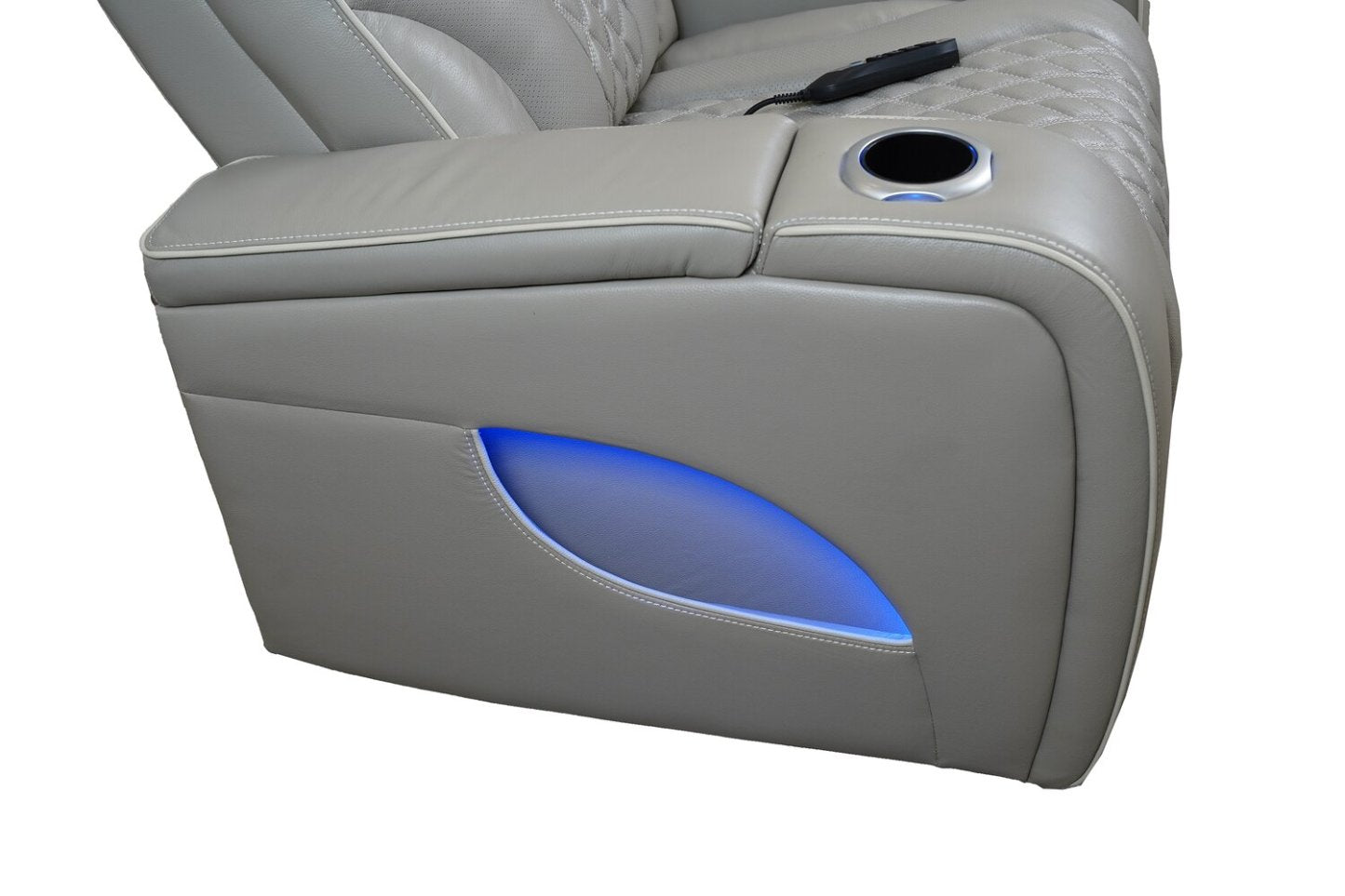 Elite 74 Genuine Leather Massage Power Reclining Loveseat with Immersive Audio and Power Headrests - Putty | Causeuse de massage à inclinaison électrique Elite de 74 po en cuir véritable avec son immersif et appuie-têtes électriques - mastic