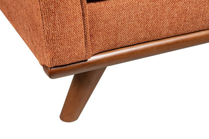 Kort & Co. Causeuse Kassia 65,4 po en tissu d’apparence lin avec base et pattes en bois - orange