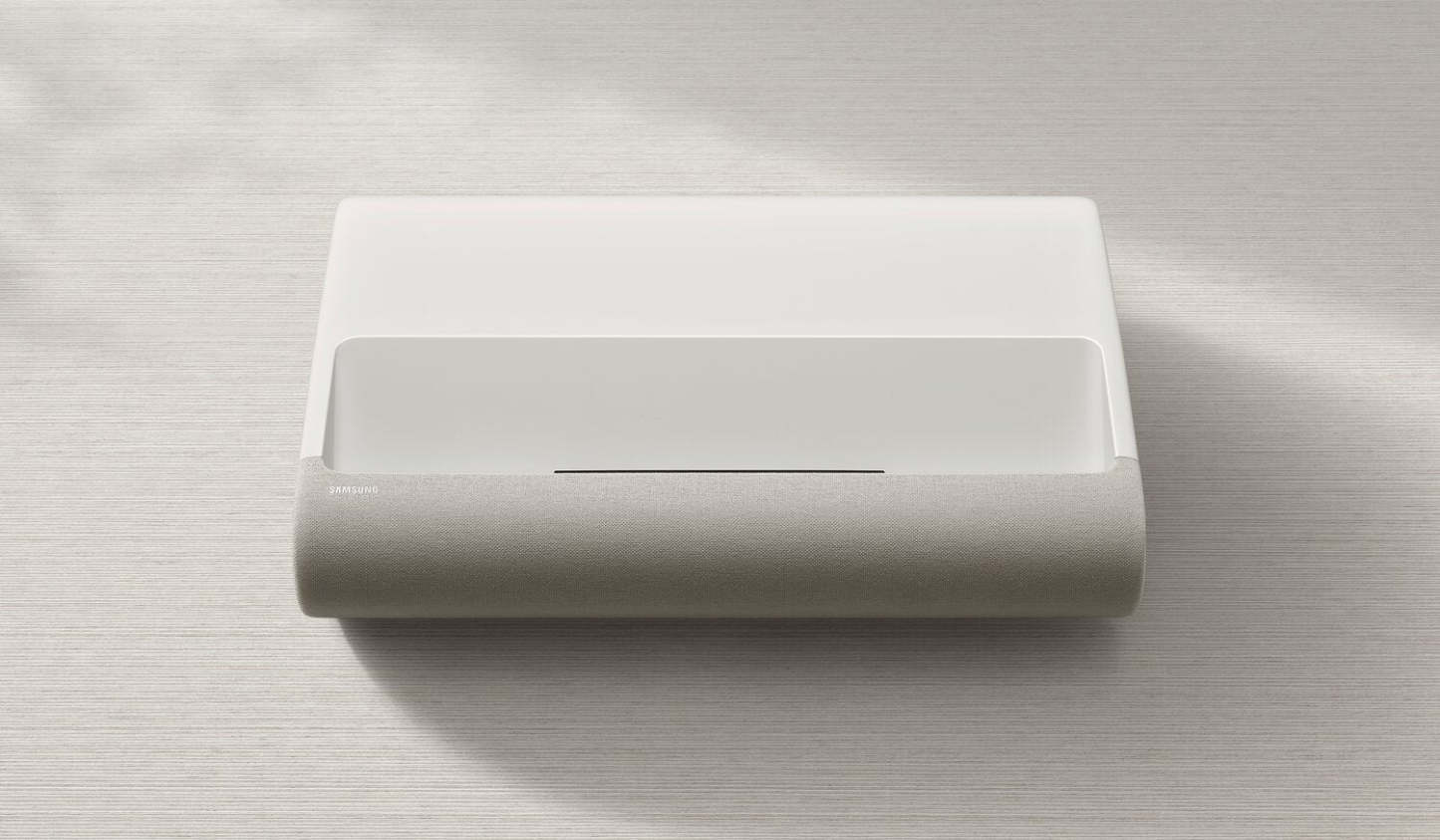 SAMSUNG The Premiere 4K Quantum HDR Dolby Atmos® Ultra Short Throw 2500 Lumen Projector (SP-LPU7DSAXXZC) | Projecteur à ultra-courte portée La Première de Samsung 4K de 2 500 lumens avec Quantum HDR et Dolby Atmos (SP-LPU7DSAXXZC)