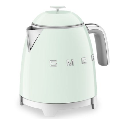 Smeg 0,8 L Mini bouilloire électrique sans fil - KLF05PGUS|Mini bouilloire électrique Smeg sans fil de 0,8 l - KLF05PGUS