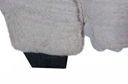 Chaise longue en tissu fausse fourrure ultra pelucheux Cleo 26 avec oreiller décoratif - Gris clair | Fauteuil long de détente Cleo de 26 po en tissu de fausse fourrure très douce avec coussin décoratif - gris clair