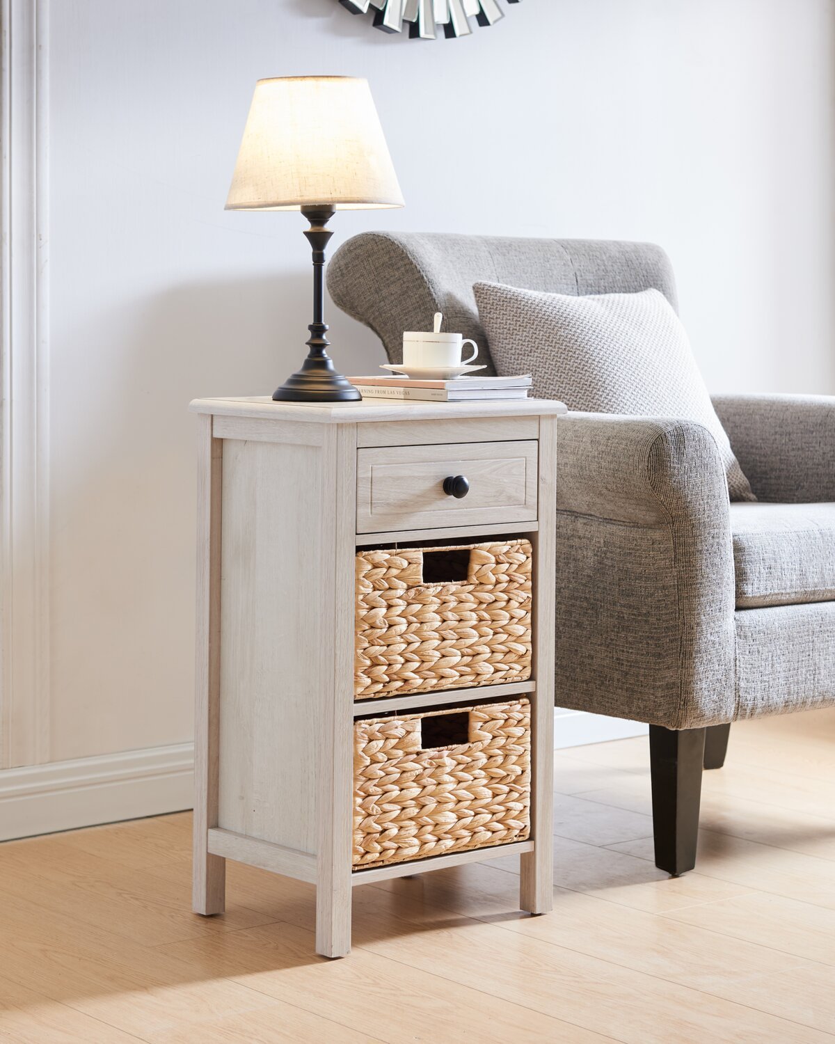 Table de chevet Jon 15,5 avec 2 paniers et tiroir - Chêne blanc|Table de fauteuil Jon de 15,5 po avec 2 paniers et tiroir - chêne blanc