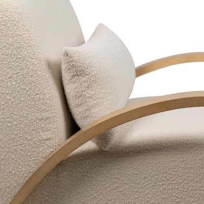 Loft 27.55 Chaise d'appoint en tissu bouclé avec oreiller décoratif et accoudoirs et pieds en bois - Blanc | Fauteuil d'appoint Loft de 27,55 po en tissu bouclé avec coussin décoratif, accoudoirs et pattes en bois - blanc