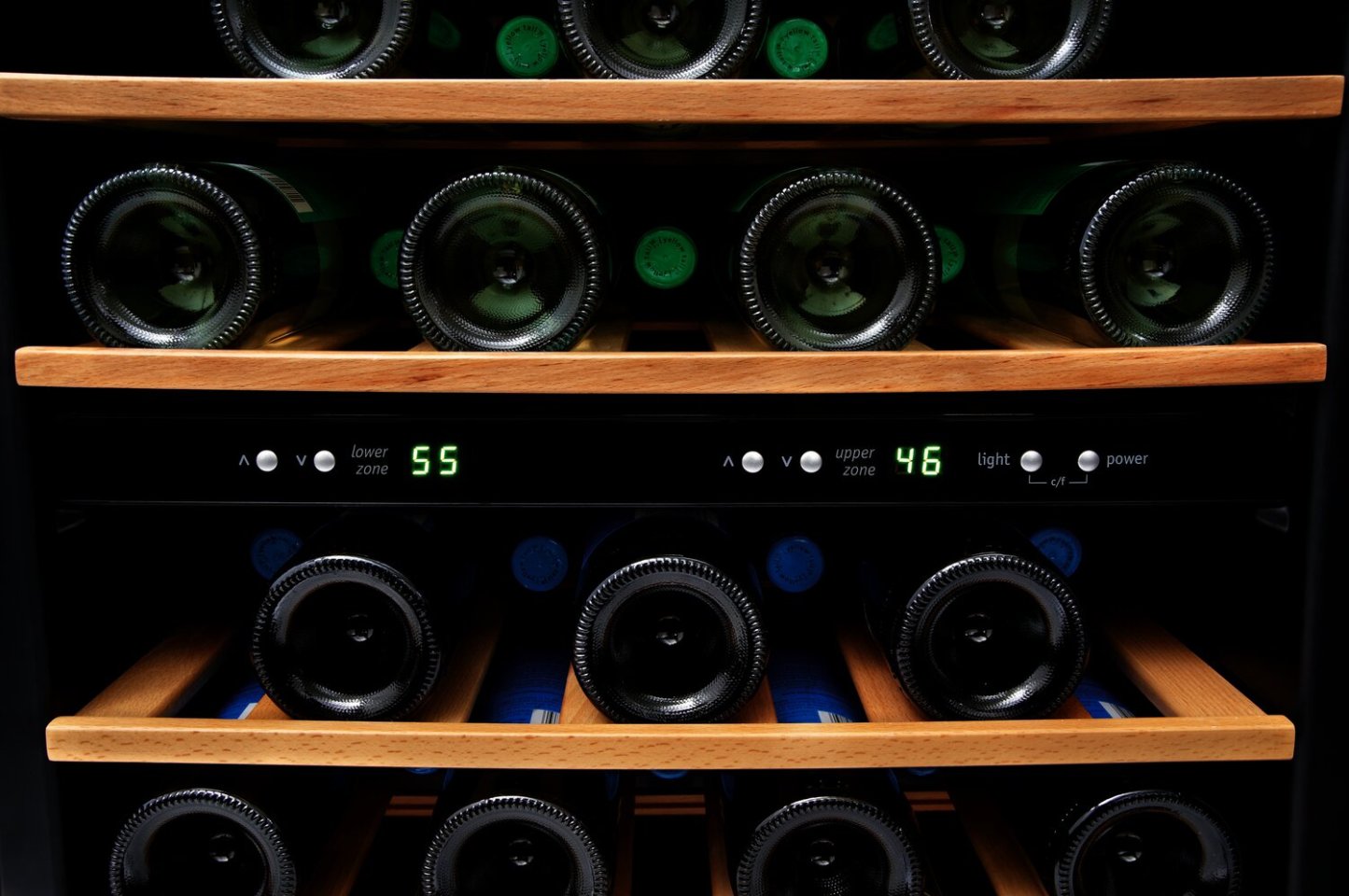 Frigidaire 21,5 4,4 Cu. Fort. Réfrigérateur à vin à deux zones de 45 bouteilles - Acier inoxydable - FRWW454… | Réfrigérateur Frigidaire de 4,4 pi³ et de 21,5 po avec refroidisseur à vin à 2 zones à 45 bouteilles…