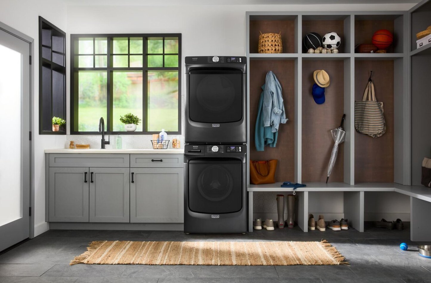 Maytag 5,8 pi3 Laveuse intelligente à chargement frontal Pet Pro et 7,4 pi3 Sécheuse électrique - Noir volcan | Laveuse intelligente à chargement frontal Pet Pro de 5,8 pi3 et sécheuse électrique de 7,4 pi3 de Maytag – noir volcan | MAFL702B