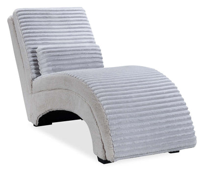 Chaise longue en tissu fausse fourrure ultra pelucheux Cleo 26 avec oreiller décoratif - Gris clair | Fauteuil long de détente Cleo de 26 po en tissu de fausse fourrure très douce avec coussin décoratif - gris clair