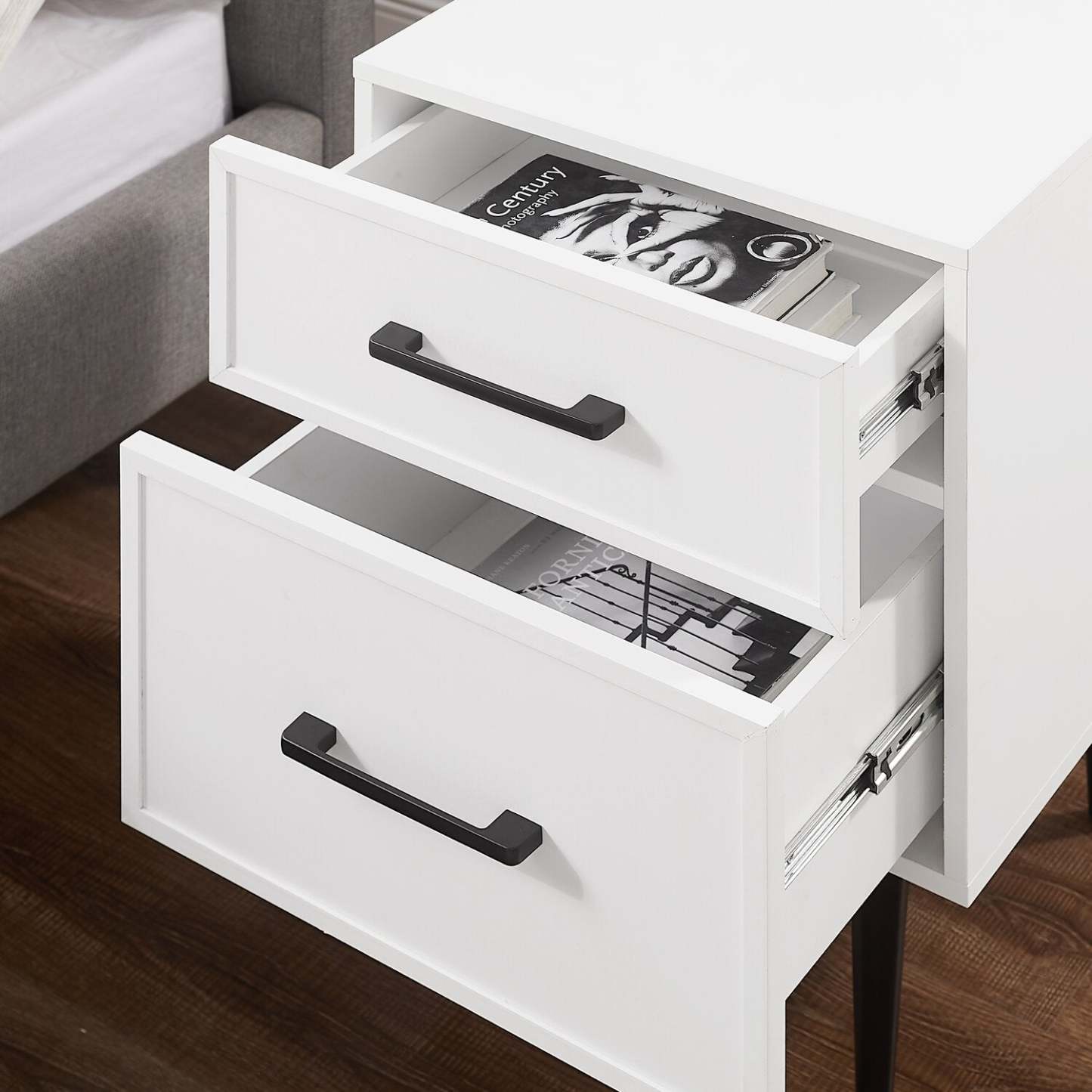 Table de chevet à 2 tiroirs Brax, 18 L x 25,75 H - Blanc | Table de nuit Brax de 18 po (l) x 25,75 po (H) à 2 tiroirs - blanche