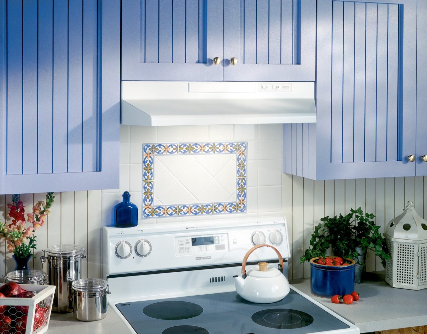 Broan BU2-Series 24 Hotte de cuisinière sous l'armoire - BU224WH | Hotte de cuisinière sous l'armoire Broan de série BU2 de 24 po - BU224WH | BU224WHL