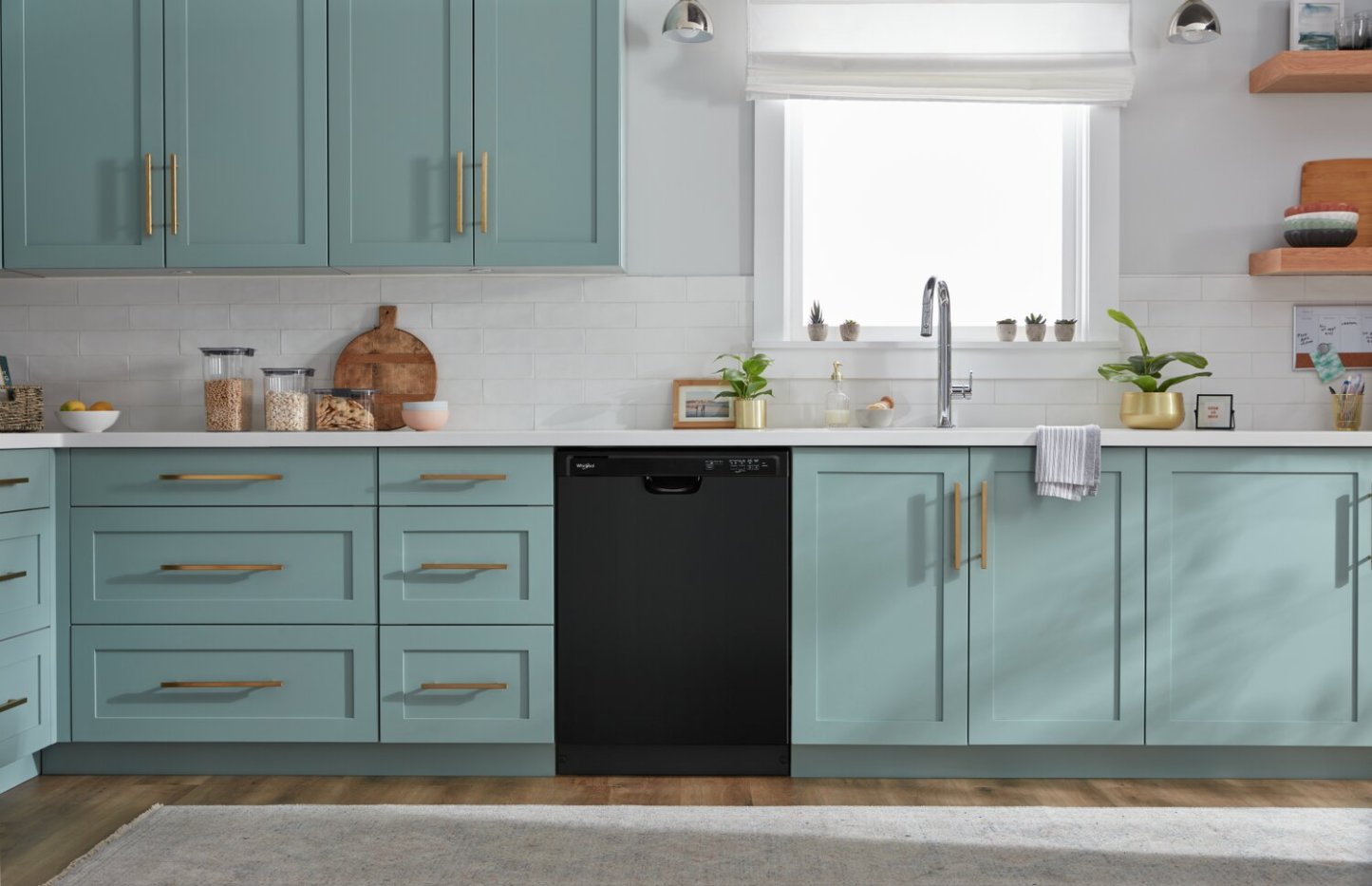 Lave-vaisselle Whirlpool 24 57 dBA à commande frontale encastrable - Noir - WDF341PAPB | Lave-vaisselle encastré Whirlpool de 24 po et de 57 dBA avec commandes à l'avant - noir - WDF341PAPB