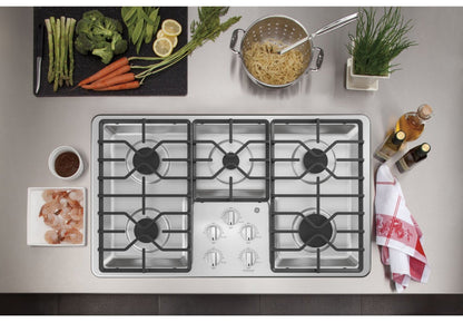 Table de cuisson au gaz GE 36 à 5 éléments - Inox - JGP3036SLSS | Table de cuisson à gaz GE de 36 po à 5 éléments - acier inoxydable - JGP3036SLSS