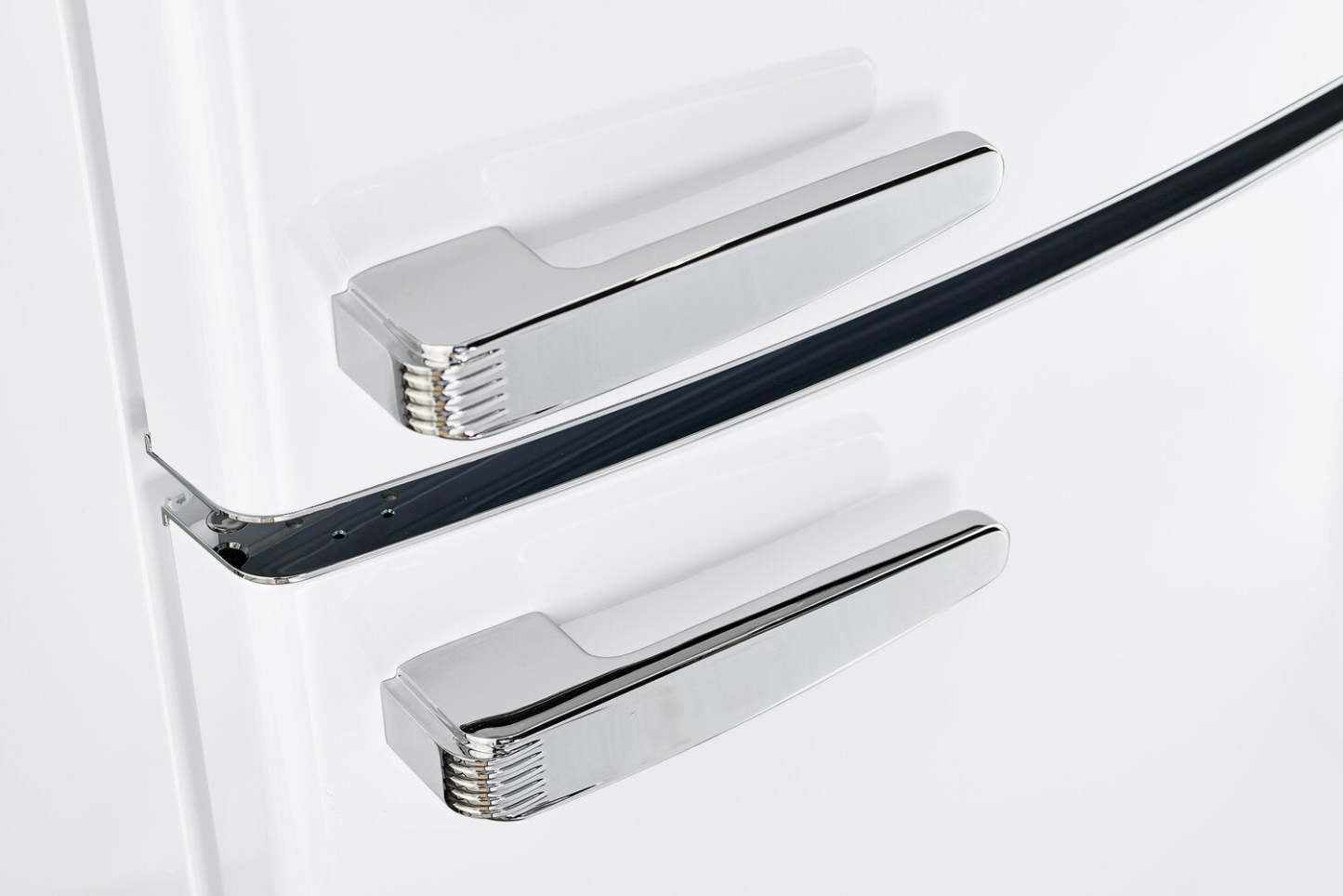 Réfrigérateur Classic Rétro par Unique de 24 po et de 12 pi3 à congélateur inférieur - blanc guimauve - UGP-340L W AC | U340LWAC