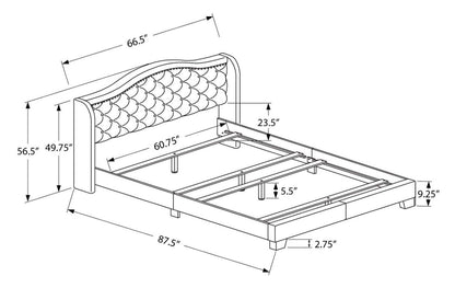 Lit rembourré à oreilles Penelope en tissu gris avec clous décoratifs et capitonnage à boutons - format grand lit