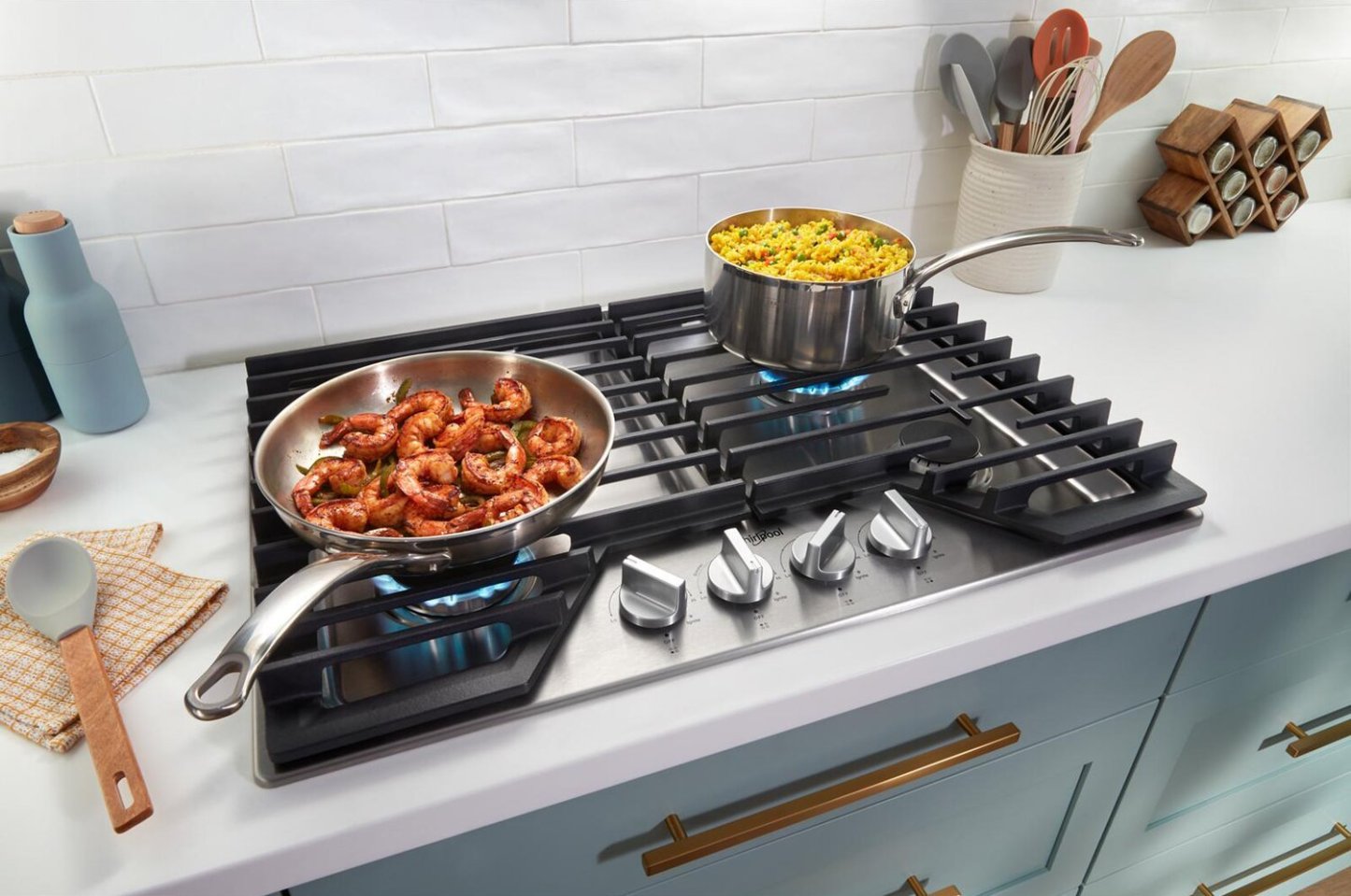 Whirlpool 36 Surface de cuisson à gaz avec 5e brûleur et grilles en fonte à charnières EZ-2-Lift™ - WCGK5036PS | Surface de cuisson à gaz Whirlpool de 36 po avec 5e brûleur et grilles en fonte à charnières EZ-2-LiftMC - WCGK5036PS | WCGK536S