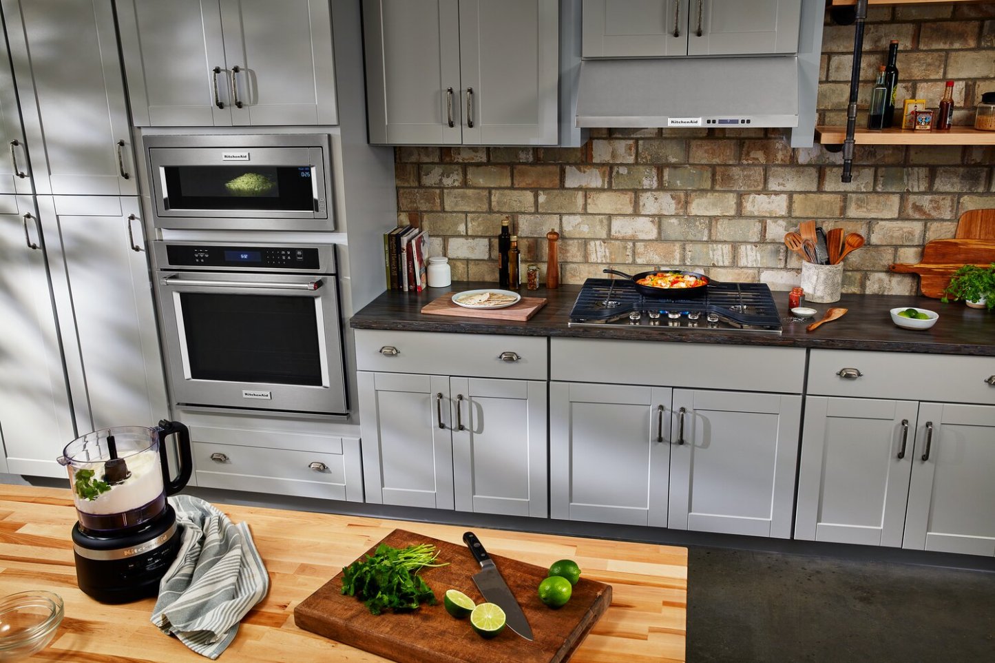 Four à micro-ondes encastré KitchenAid de 1,1 pi3 avec cuisson à 900 W - acier inoxydable - YKMBT501…