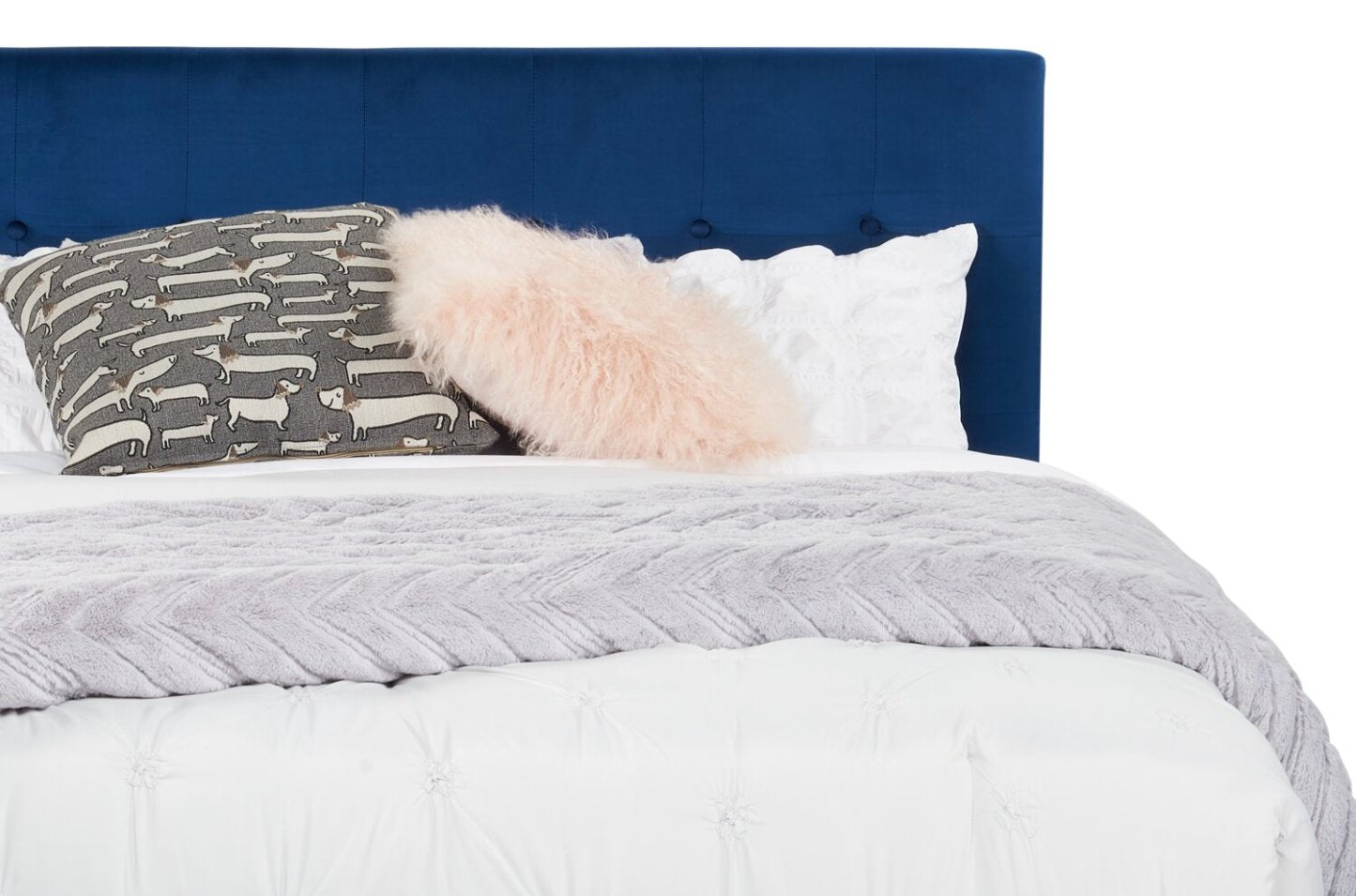 Gabi Upholstered Bed in Blue Velvet Fabric with Gold Finish Legs, Button Tufted - King Size | Lit rembourré Gabi en tissu de velours bleu avec pattes au fini doré et capitonnage à boutons - format très grand lit