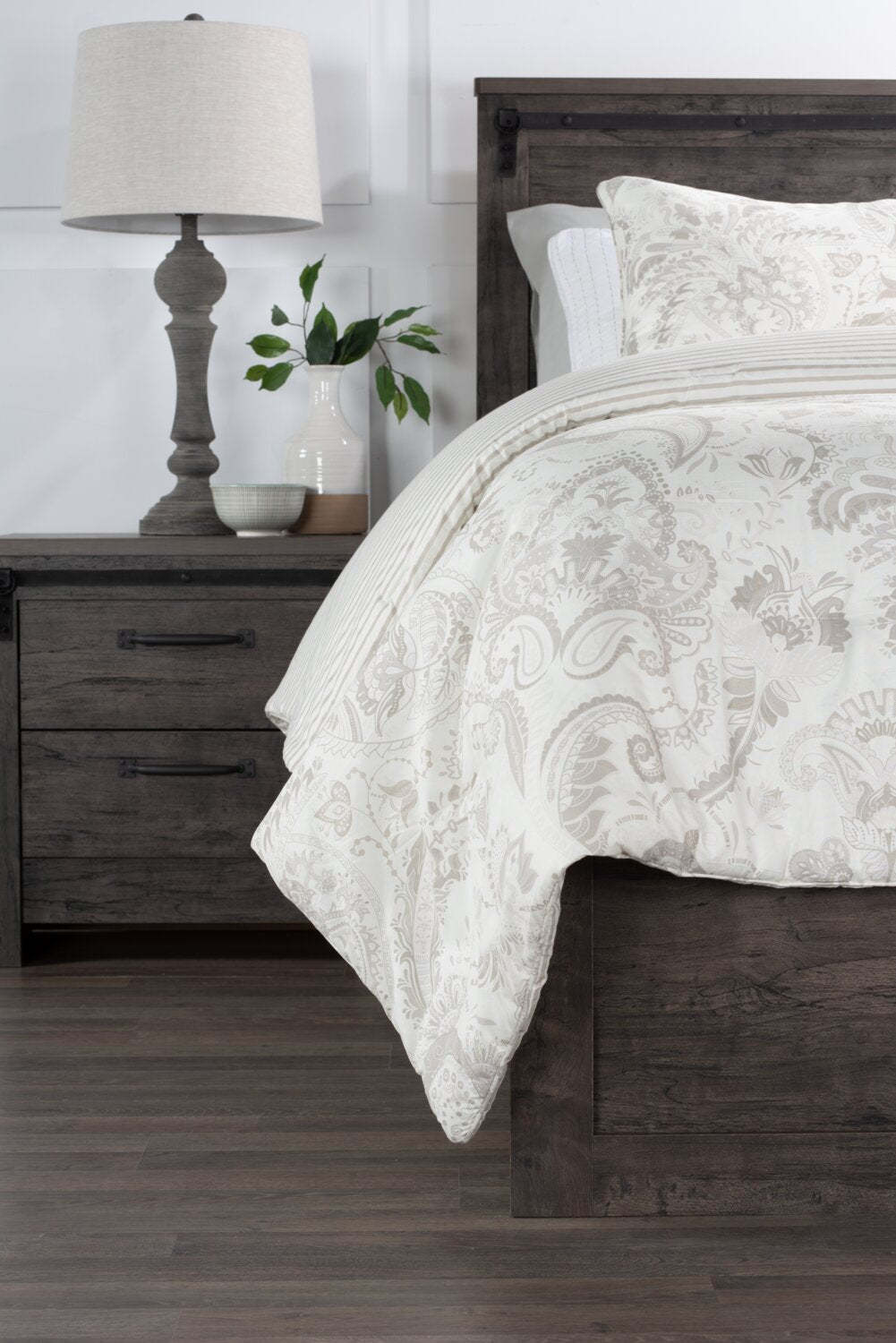 Indie Paisley 3-Piece King Comforter Set - White|Ensemble d'édredon Indie Paisley 3 pièces pour très grand lit - blanc|PAISL3KG