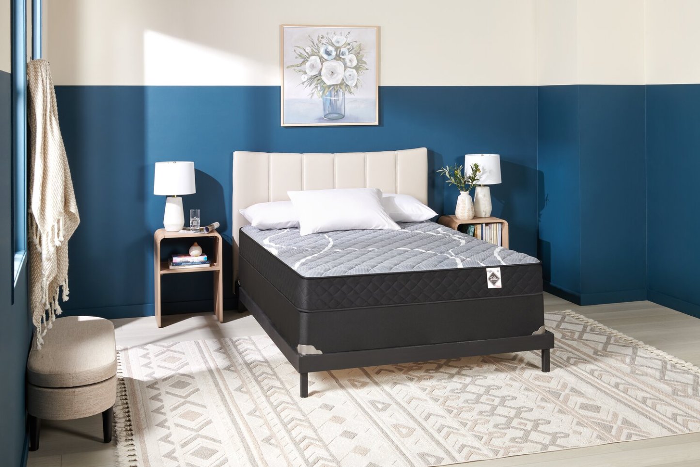 Matelas ferme à plateau régulier dans une boîte White Birch de Springwall pour véhicule récréatif