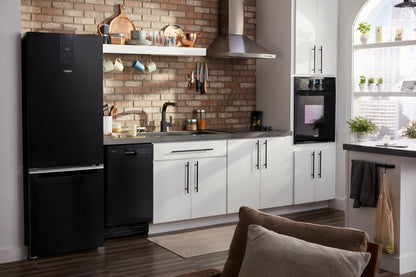 Whirlpool 24 12,9 pi³ Réfrigérateur à congélateur inférieur - noir - WRB533CZJB | Réfrigérateur Whirlpool de 12,9 pi³ et de 24 po à congélateur inférieur - noir - WRB533CZJB