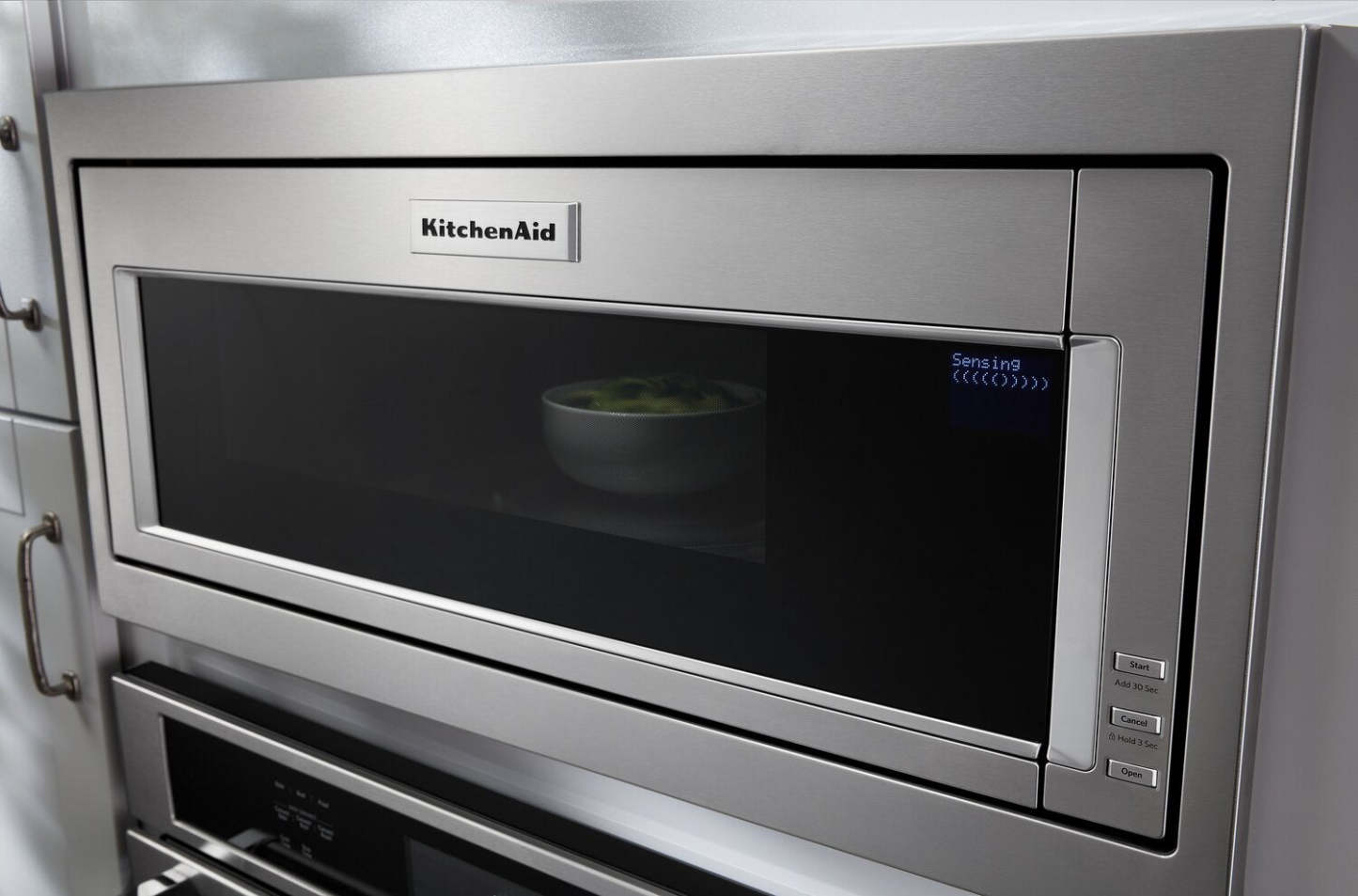 Four à micro-ondes encastré KitchenAid de 1,1 pi3 avec cuisson à 900 W - acier inoxydable - YKMBT501…