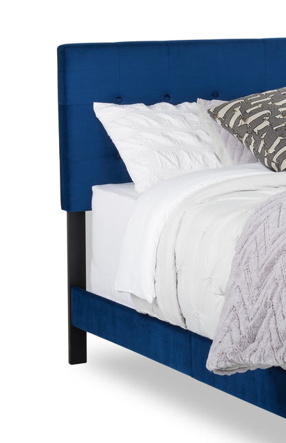 Lit rembourré Gabi en tissu velours bleu avec pieds finition dorée, capitonné avec boutons - Queen Size | Lit rembourré Gabi en tissu de velours bleu avec pattes au fini doré et capitonnage à boutons - format grand lit