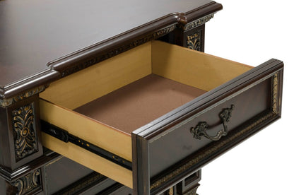 Table de chevet à 3 tiroirs Wynn, 31 L x 29,5 H - Brun Cerise | Table de nuit Wynn de 31 po (L) x 29,5 po (H) à 3 tiroirs - brun cerisier