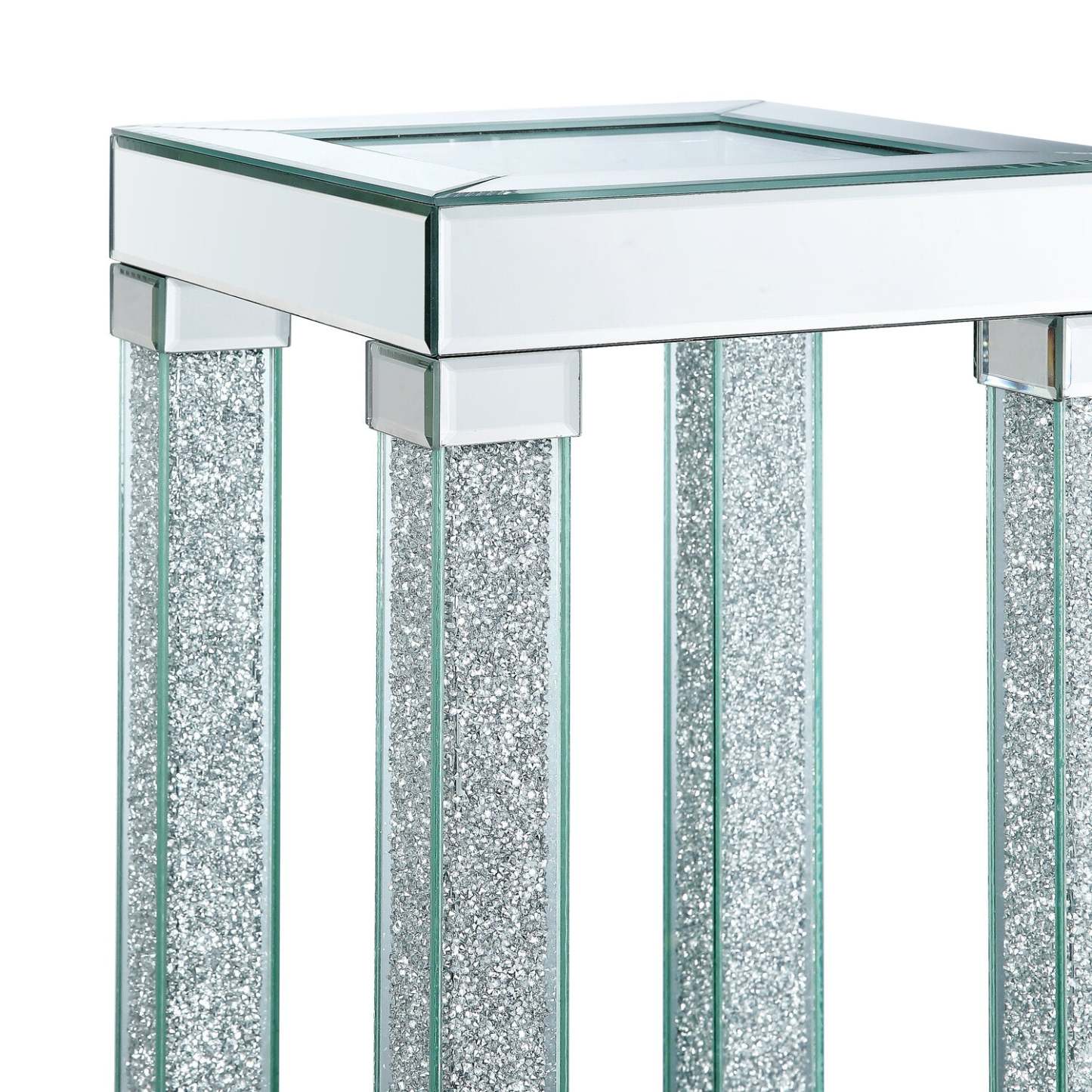 Berni 12 Glam Mirror &amp; Glass Top Chairside Table with Shelf - Silver Metal with Diamond Look Legs|Table de fauteuil somptueuse Berni de 12 po avec dessus en miroir et en verre et tablette - métal argenté avec pattes à apparence de diamant