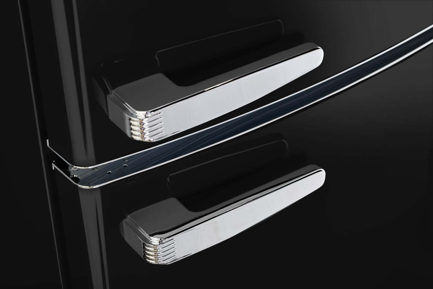 Réfrigérateur Classic Rétro par Unique de 24 po et de 12 pi3 à congélateur inférieur - noir minuit - UGP-340L B AC | U340LBAC